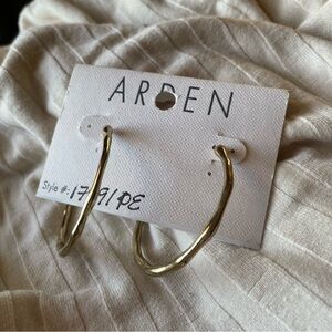 Arden Elegant Gold Hoop Earrings